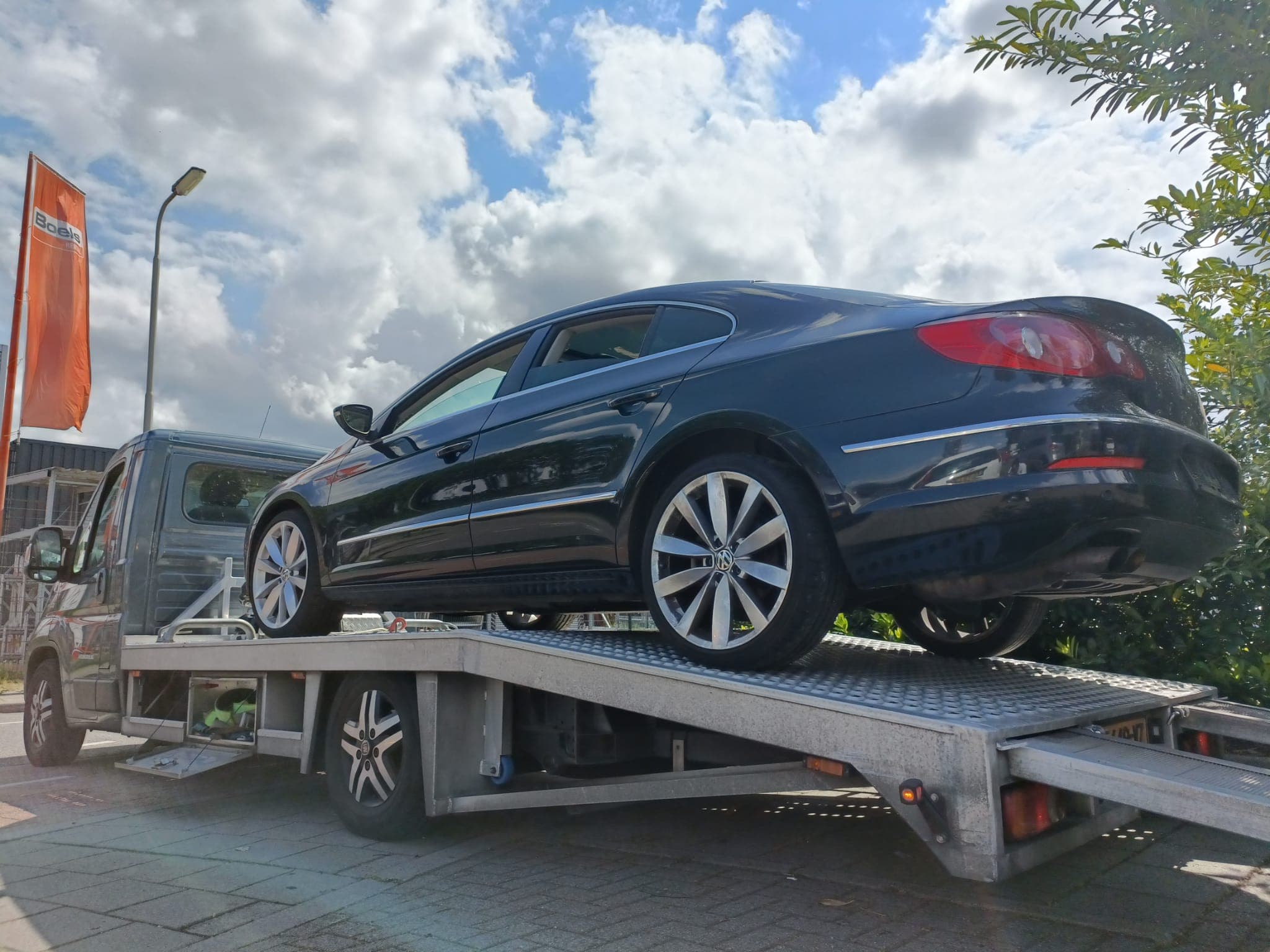 Auto veilig vervoeren op een transportwagen